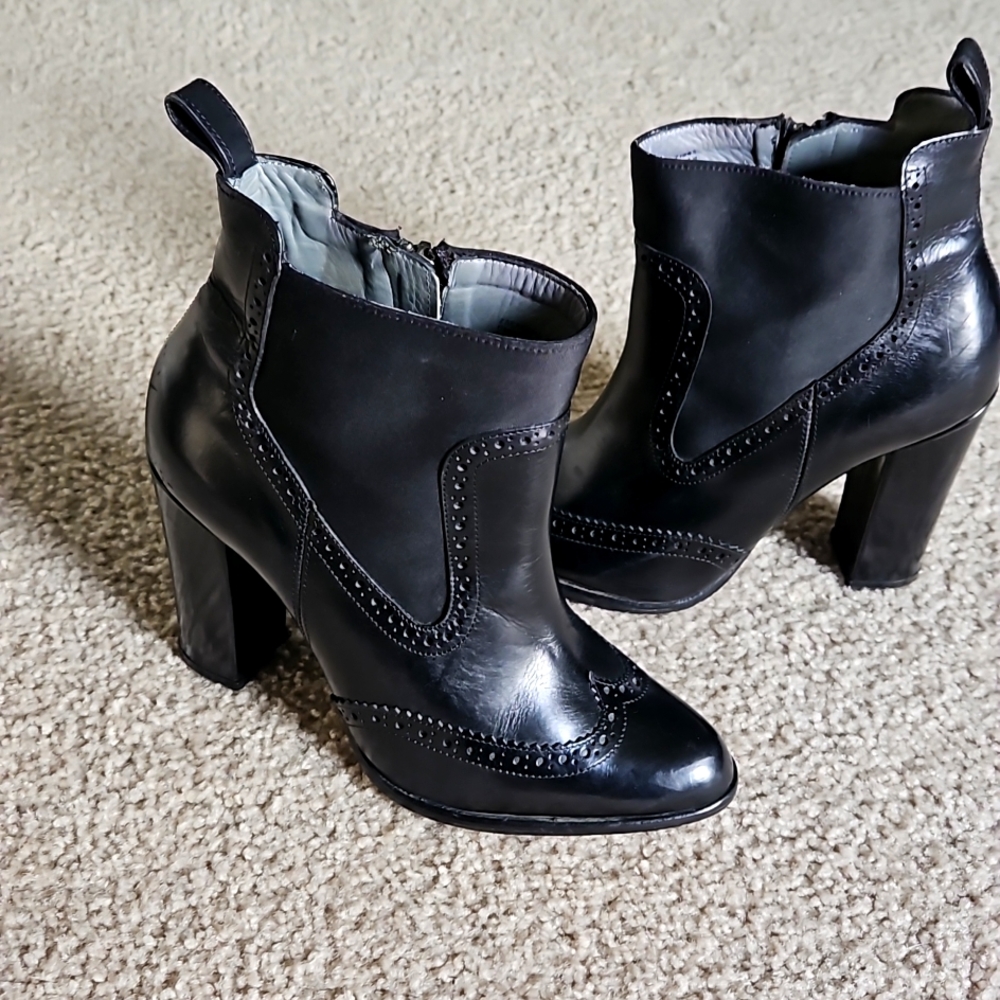 Cuadra Vintage inspired high heeled booties.